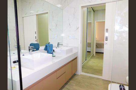 Casa de condomínio para alugar com 250m², 3 quartos e 4 vagasBanheiro da Suíte 3