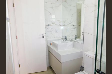 Casa de condomínio para alugar com 250m², 3 quartos e 4 vagasBanheiro da Suíte 2