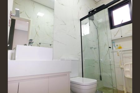 Casa de condomínio para alugar com 250m², 3 quartos e 4 vagasBanheiro da Suíte 2