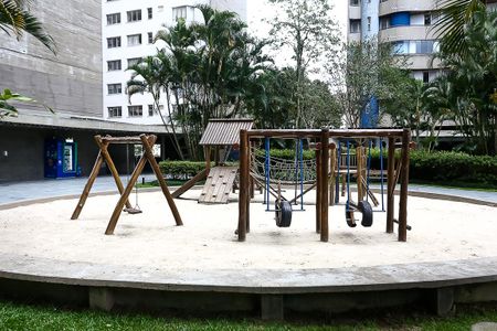 Apartamento para alugar com 166m², 4 quartos e 2 vagasÁrea comum - Playground