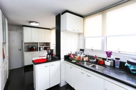 Apartamento para alugar com 166m², 4 quartos e 2 vagasCozinha