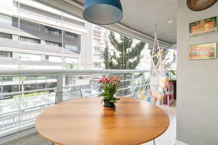 Apartamento para alugar com 178m², 3 quartos e 3 vagasVaranda