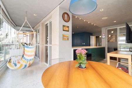 Apartamento para alugar com 178m², 3 quartos e 3 vagasVaranda