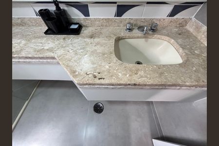 Studio para alugar com 35m², 1 quarto e 1 vaga Studio para alugar com 35m², 1 quarto e 1 vagaBanheiro Social