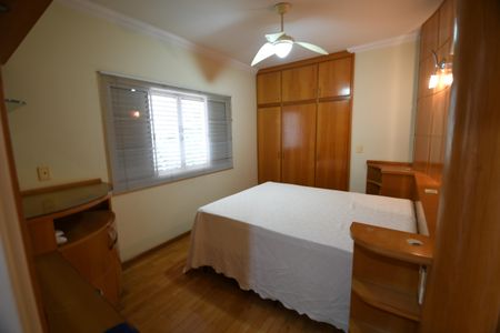 Casa à venda com 386m², 5 quartos e 4 vagasQuarto 4 - Suíte