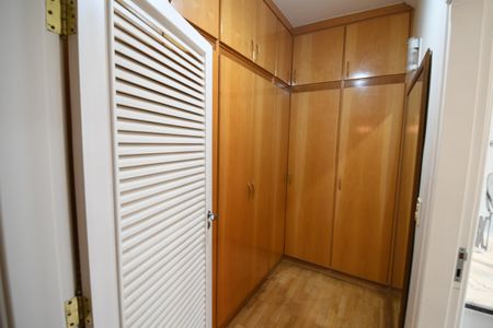 Casa à venda com 386m², 5 quartos e 4 vagasQuarto 4 - Suíte Closet