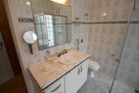 Casa à venda com 386m², 5 quartos e 4 vagasBanheiro Suíte