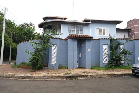 Casa à venda com 386m², 5 quartos e 4 vagasFachada
