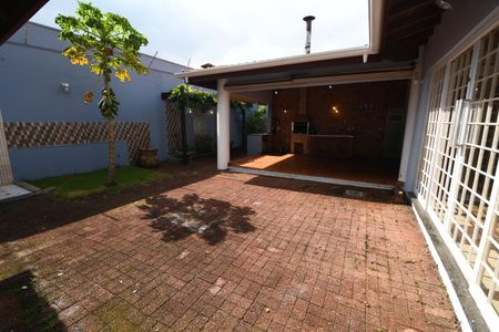 Casa à venda com 386m², 5 quartos e 4 vagasQuintal
