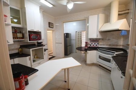 Casa à venda com 386m², 5 quartos e 4 vagasCozinha