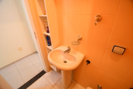 Casa à venda com 386m², 5 quartos e 4 vagasBanheiro de serviço