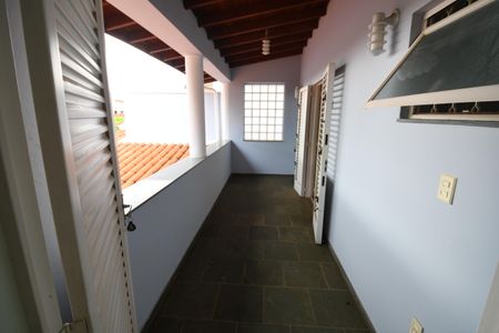 Casa à venda com 386m², 5 quartos e 4 vagasQuarto 4 - Suíte Sacada
