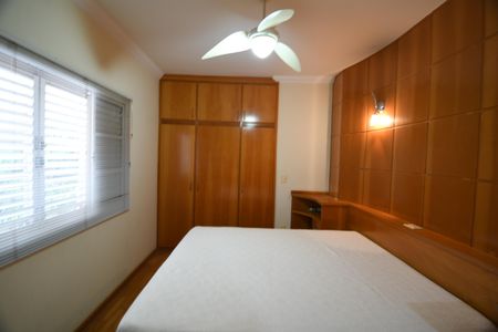 Casa à venda com 386m², 5 quartos e 4 vagasQuarto 4 - Suíte