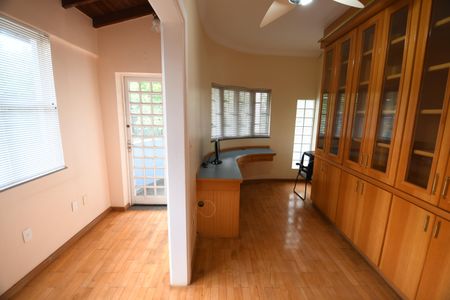 Casa à venda com 386m², 5 quartos e 4 vagasEscritório