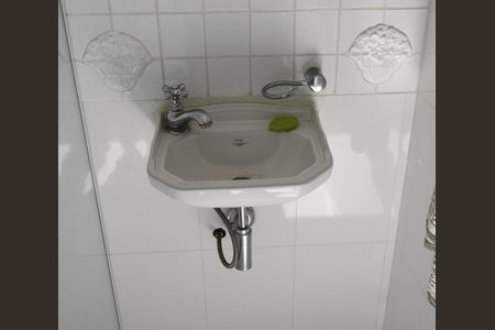 Casa à venda com 386m², 5 quartos e 4 vagasBanheiro de serviço 2