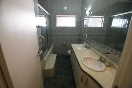 Casa à venda com 386m², 5 quartos e 4 vagasBanheiro Social