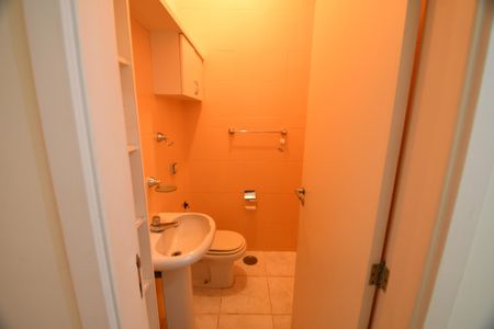 Casa à venda com 386m², 5 quartos e 4 vagasBanheiro de serviço