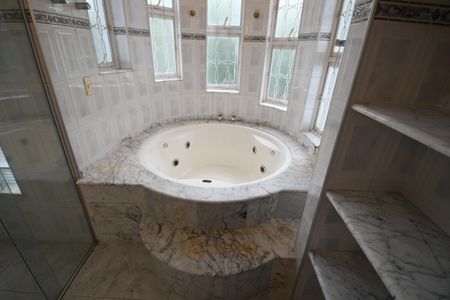 Casa à venda com 386m², 5 quartos e 4 vagasBanheiro Suíte