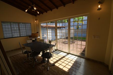 Casa à venda com 386m², 5 quartos e 4 vagasSala