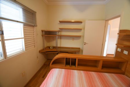 Casa à venda com 386m², 5 quartos e 4 vagasQuarto 1