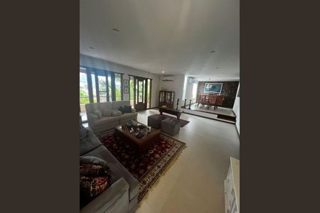 Casa à venda com 4 quartos, 600m² em Itaipu, Niterói