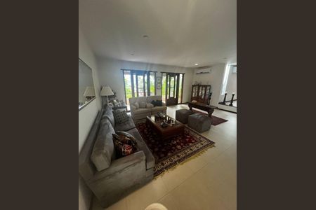 Casa à venda com 4 quartos, 600m² em Itaipu, Niterói