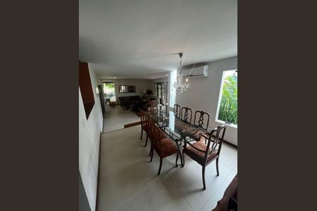 Casa à venda com 4 quartos, 600m² em Itaipu, Niterói