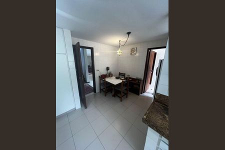 Casa à venda com 4 quartos, 600m² em Itaipu, Niterói