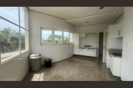 Casa de condomínio à venda com 980m², 5 quartos e 6 vagasLavanderia