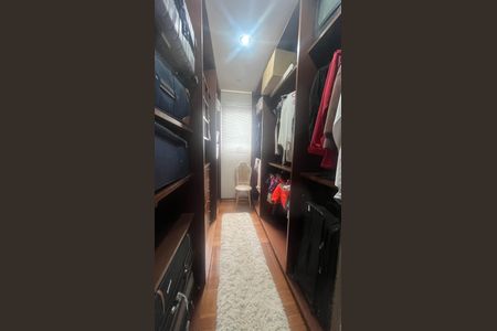 Casa de condomínio à venda com 980m², 5 quartos e 6 vagasCloset da suíte 2
