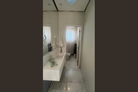 Casa de condomínio à venda com 980m², 5 quartos e 6 vagasLavabo