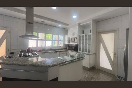 Casa de condomínio à venda com 980m², 5 quartos e 6 vagasCozinha