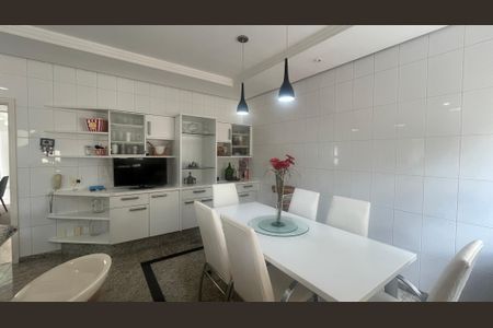 Casa de condomínio à venda com 980m², 5 quartos e 6 vagasCopa