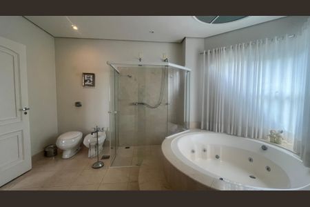 Casa de condomínio à venda com 980m², 5 quartos e 6 vagasBanheiro da Suíte 4