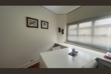 Casa de condomínio à venda com 980m², 5 quartos e 6 vagasEscritório