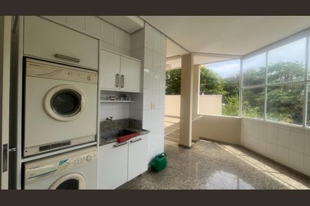 Casa de condomínio à venda com 980m², 5 quartos e 6 vagasLavanderia