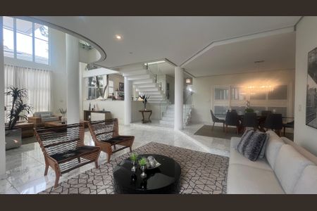 Casa de condomínio à venda com 980m², 5 quartos e 6 vagasSala de estar