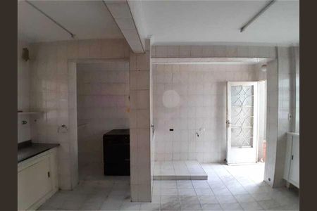 Casa à venda com 3 quartos, 216m² em Mirandópolis, São Paulo