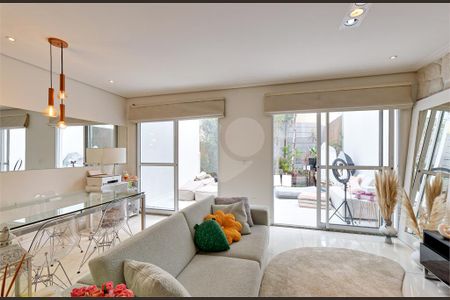 Casa à venda com 3 quartos, 103m² em Vila Sofia, São Paulo