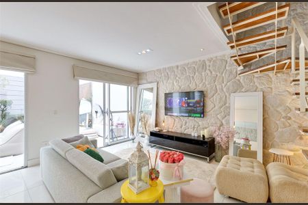 Casa à venda com 3 quartos, 103m² em Vila Sofia, São Paulo