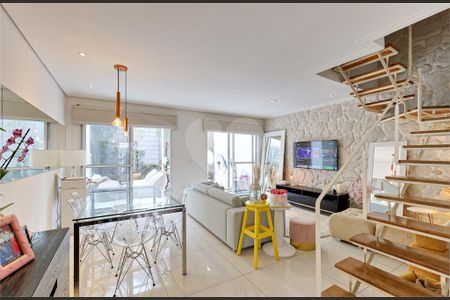 Casa à venda com 3 quartos, 103m² em Vila Sofia, São Paulo