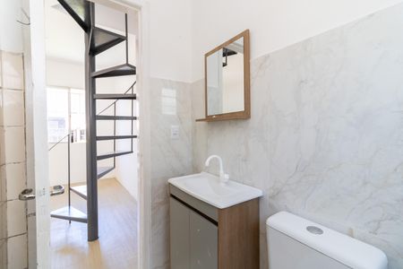 Banheiro de casa de condomínio para alugar com 2 quartos, 80m² em Cavalhada, Porto Alegre