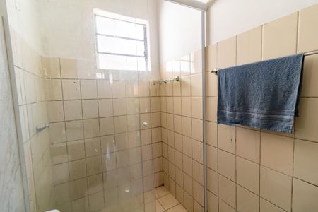 Banheiro de casa de condomínio para alugar com 2 quartos, 80m² em Cavalhada, Porto Alegre