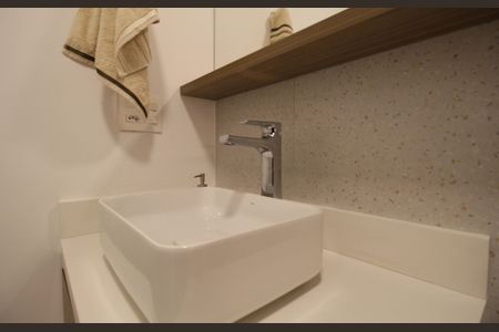 Apartamento à venda com 65m², 2 quartos e 1 vaga Apartamento à venda com 65m², 2 quartos e 1 vagaBanheiro