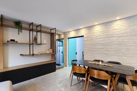 Casa à venda com 131m², 3 quartos e 3 vagas Casa à venda com 131m², 3 quartos e 3 vagasSala