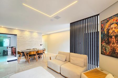 Casa à venda com 131m², 3 quartos e 3 vagas Casa à venda com 131m², 3 quartos e 3 vagasSala