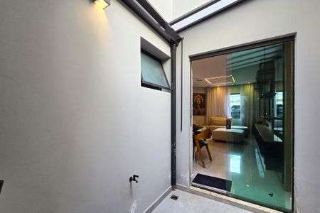 Casa à venda com 131m², 3 quartos e 3 vagas Casa à venda com 131m², 3 quartos e 3 vagasJardim de inverno