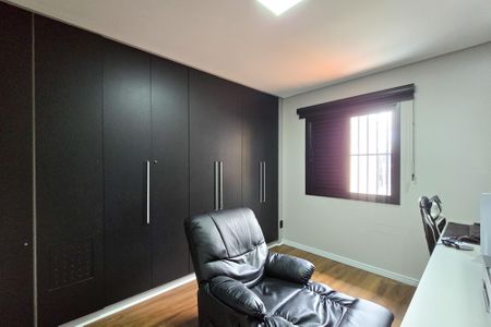 Casa à venda com 131m², 3 quartos e 3 vagas Casa à venda com 131m², 3 quartos e 3 vagasQuarto 1