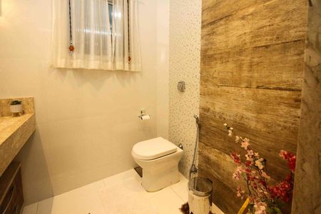 Casa à venda com 300m², 3 quartos e 2 vagasLavabo