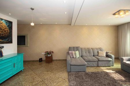 Casa à venda com 300m², 3 quartos e 2 vagasSala